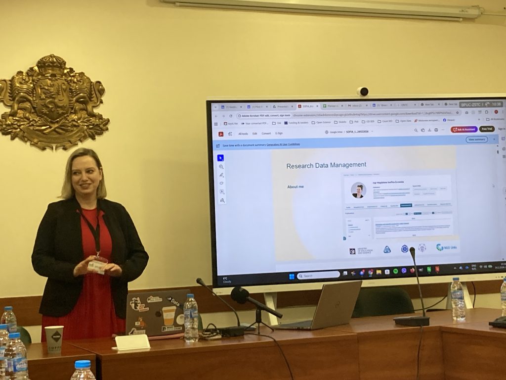 Magdalena Szuflita-Żurawska delivers her workshop materials